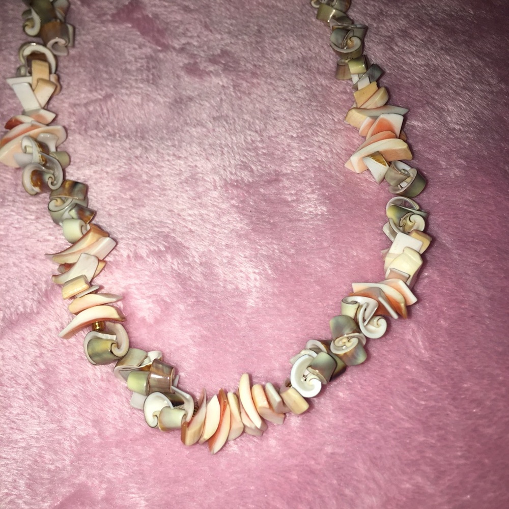 Shell necklace - Picture 2 of 4